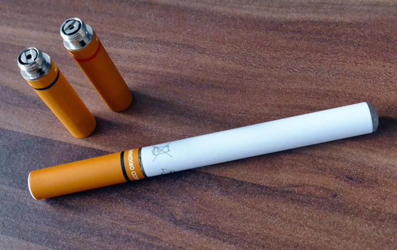 e-cigarette-TOULON-min_electronic_cigarette_e_cigarette_nicotine_vapor_vaporizer_smoke_tobacco-663282